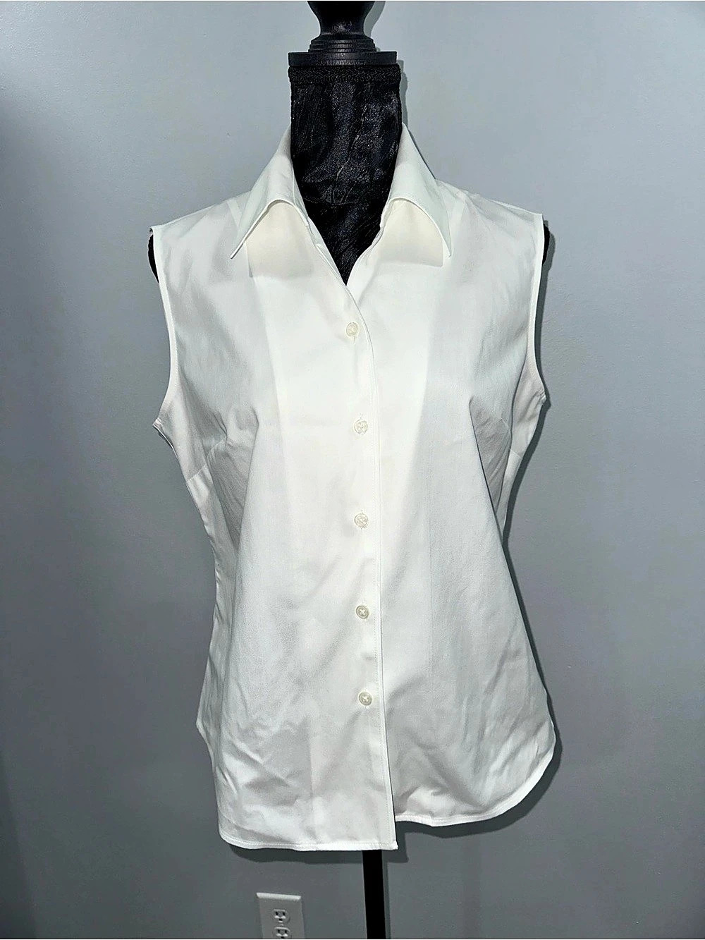 Kasper White Sleeveless Button Down size 8 petite